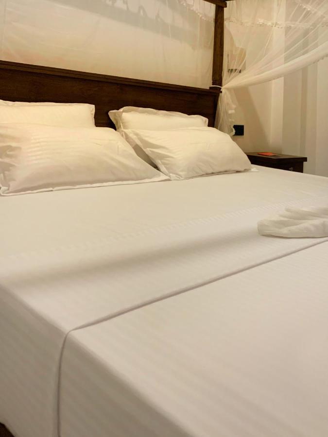 Golden Wave Hotel Ahangama Ngoại thất bức ảnh