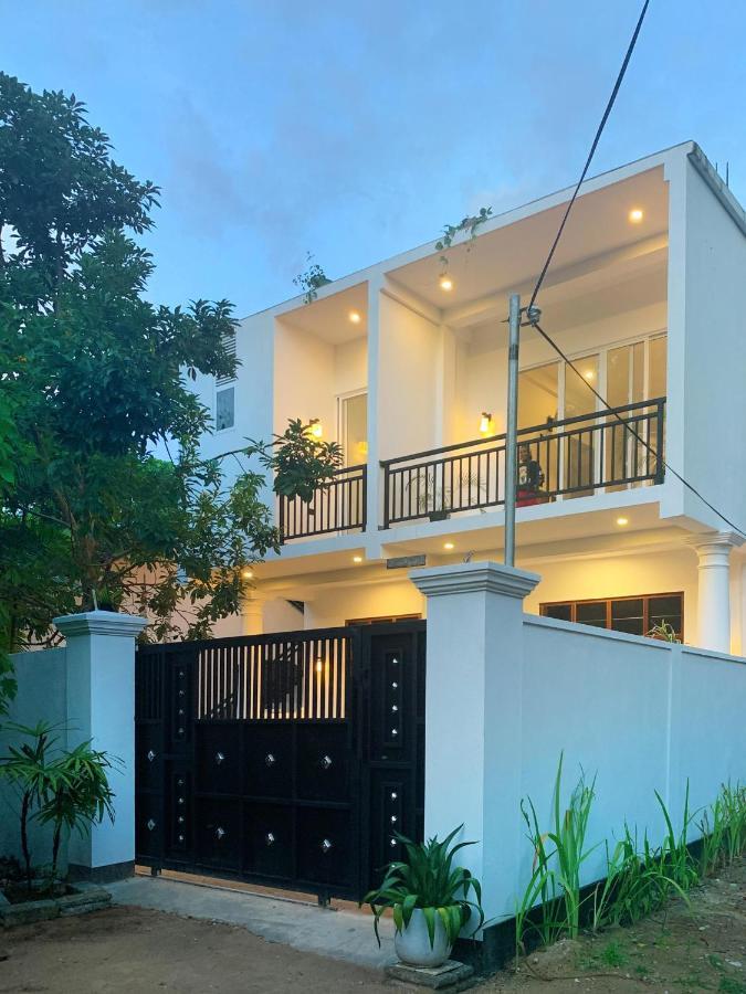 Golden Wave Hotel Ahangama Ngoại thất bức ảnh