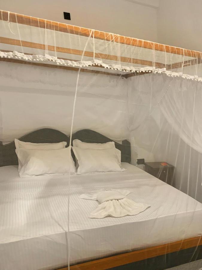 Golden Wave Hotel Ahangama Ngoại thất bức ảnh