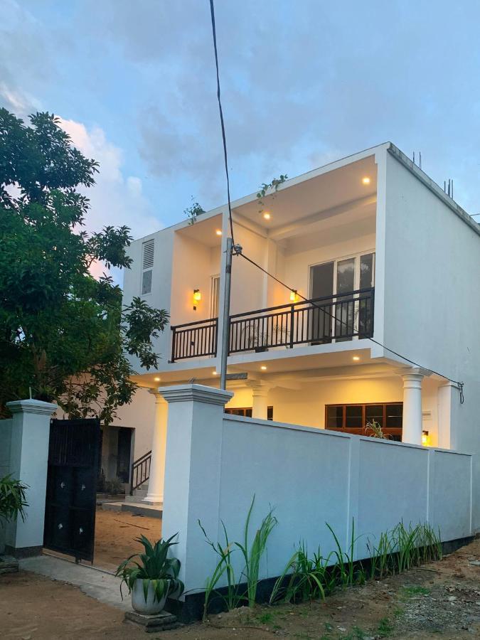 Golden Wave Hotel Ahangama Ngoại thất bức ảnh