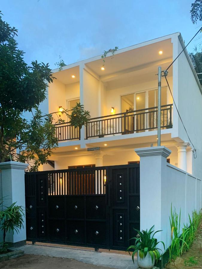 Golden Wave Hotel Ahangama Ngoại thất bức ảnh