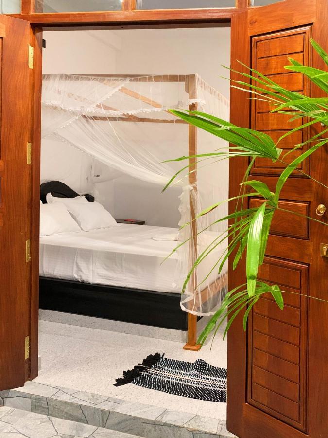 Golden Wave Hotel Ahangama Ngoại thất bức ảnh