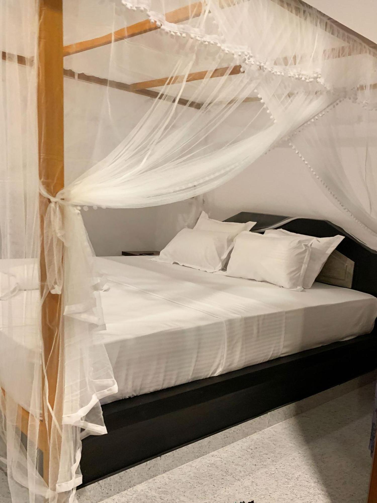 Golden Wave Hotel Ahangama Ngoại thất bức ảnh